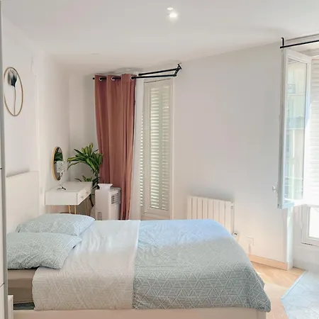 De Luxe Juste A Cote Des Champs-elysees * Παρίσι