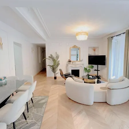 De Luxe Juste A Cote Des Champs-elysees * Παρίσι