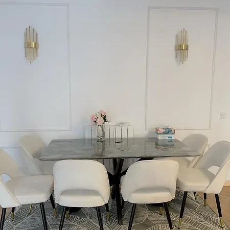De Luxe Juste A Cote Des Champs-elysees * Παρίσι